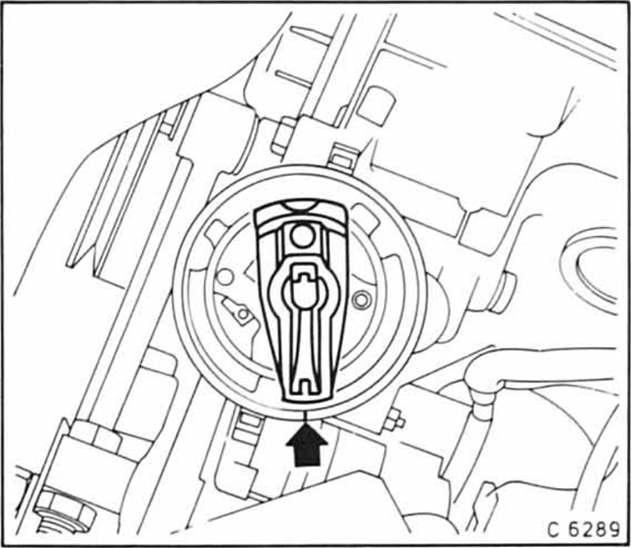 Opel Omega Reparaturanleitung. Zündverteiler aus- und einbauen 