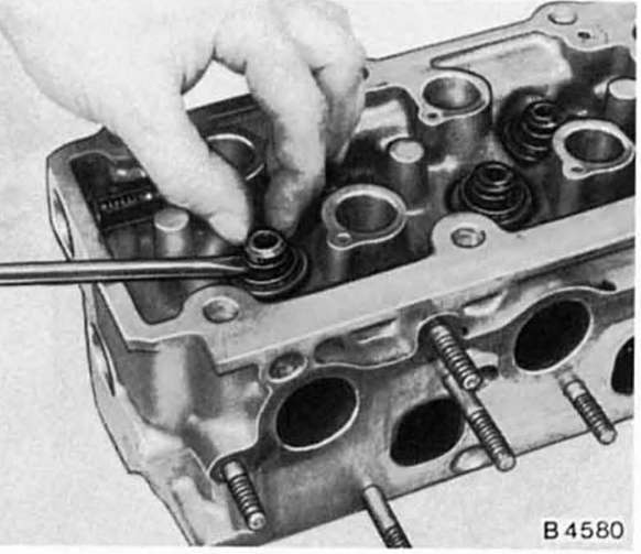 Opel Omega Reparaturanleitung. Ventile aus-und einbauen 