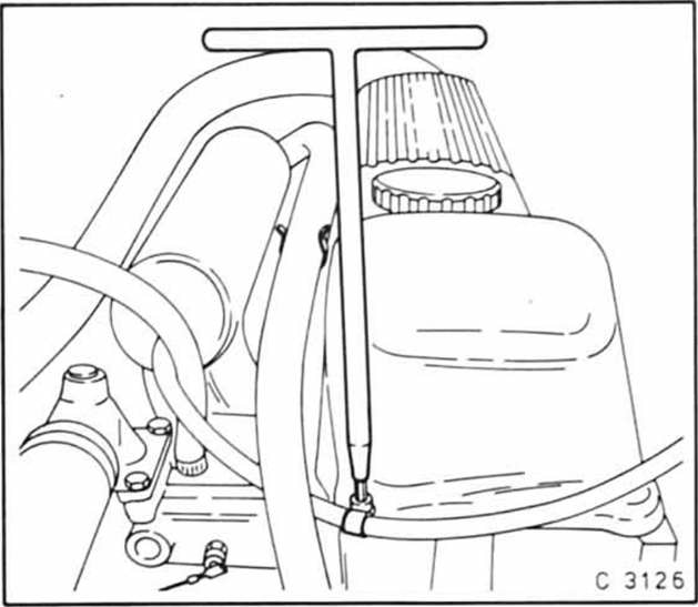 Opel Omega Reparaturanleitung. Ventilspiel prüfen/einstellen 