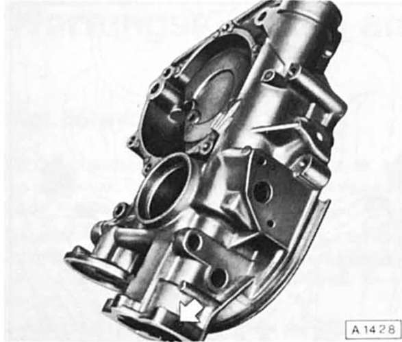 Opel Omega Reparaturanleitung. Spiel der ölpumpenzahnräder prüfen