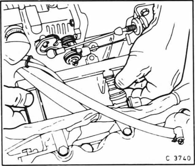 Opel Omega Reparaturanleitung. Einspritzventile prüfen/aus- und einbauen 