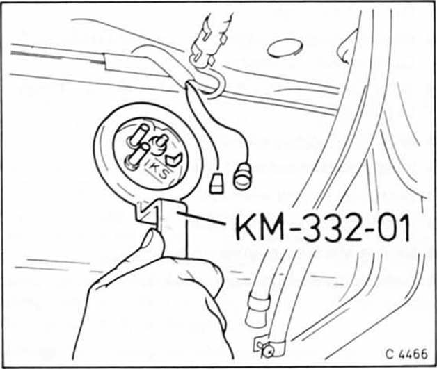 Opel Omega Reparaturanleitung. Kraftstoffmeÿgerät ersetzen