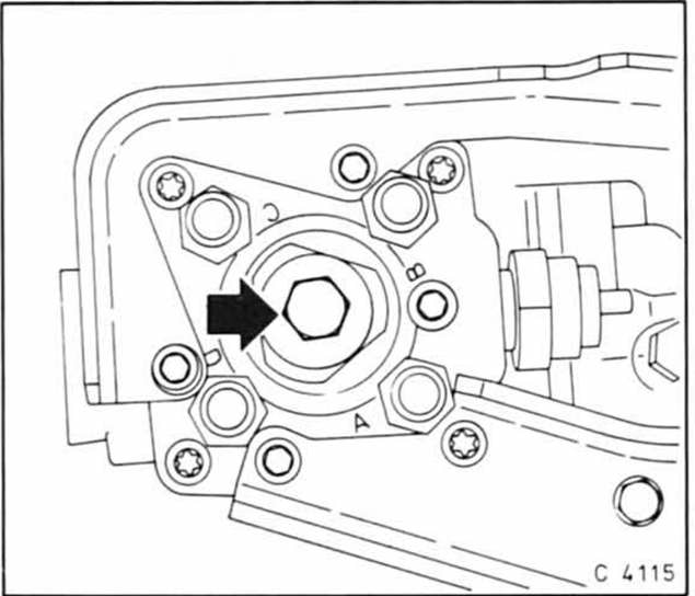 Opel Omega Reparaturanleitung. Förderbeginn der einspritzpumpe überprüfen