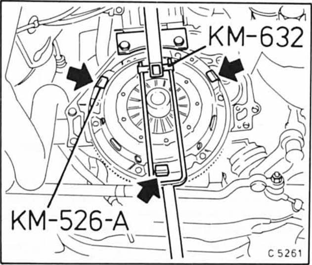 Opel Omega Reparaturanleitung. Kupplung aus- und einbauen/prüfen