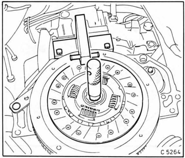 Opel Omega Reparaturanleitung. Kupplung aus- und einbauen/prüfen 
