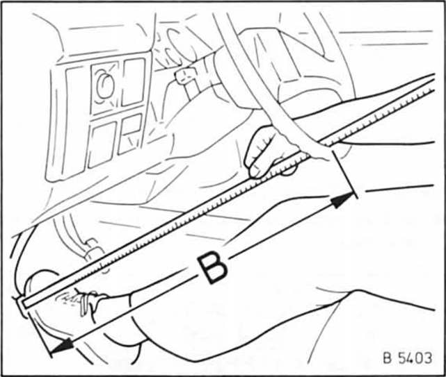 Opel Omega Reparaturanleitung. Kupplungszug einstellen 