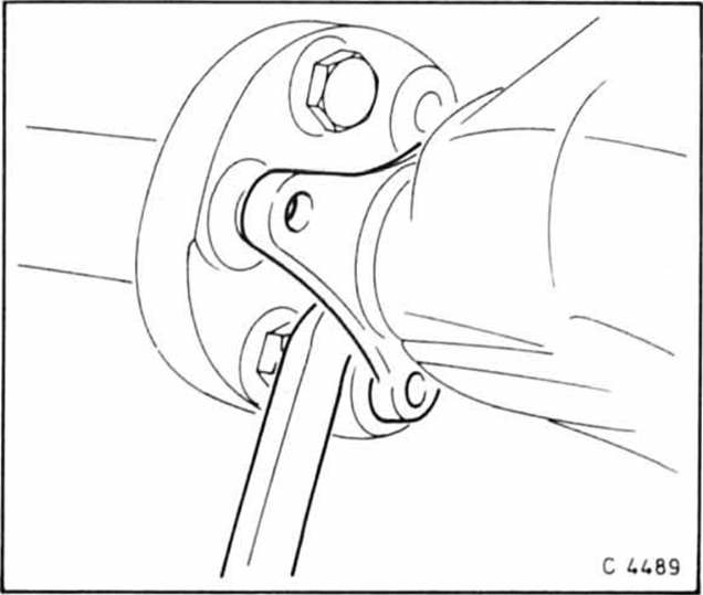 Opel Omega Reparaturanleitung. Gelenkwelle aus-und einbauen
