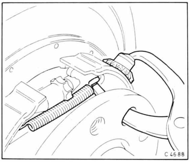 Opel Omega Reparaturanleitung. Bremsbacken für handbremse aus-und einbauen 