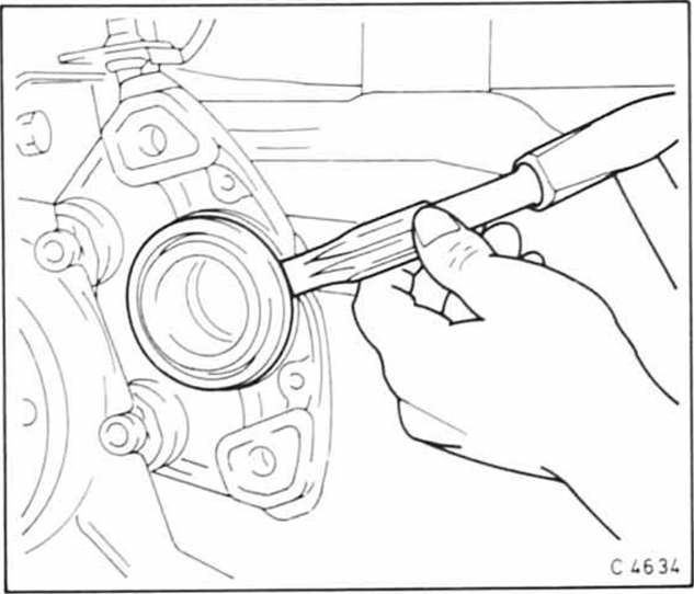 Opel Omega Reparaturanleitung. Staubkappe für vorderen bremskolben ersetzen