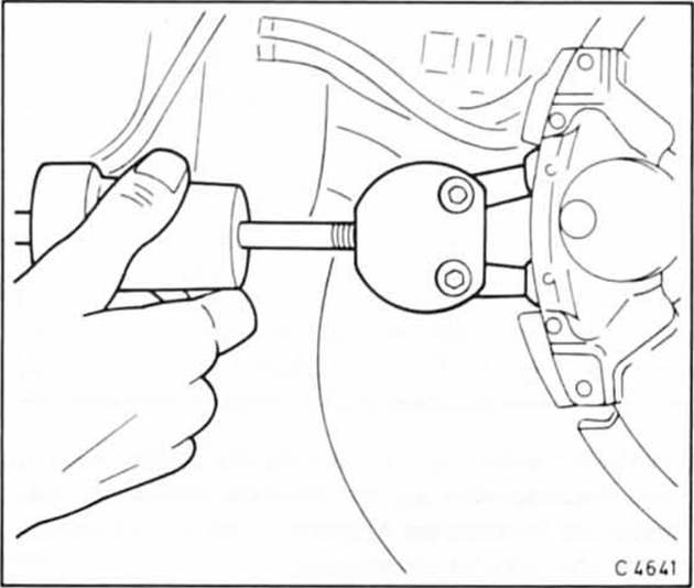 Opel Omega Reparaturanleitung. Scheibenbremsbeläge hinten aus-und einbauen