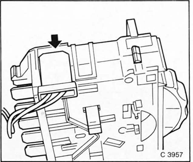 Opel Omega Reparaturanleitung. Heizungsbetätigung/heizungszüge aus- und einbauen 