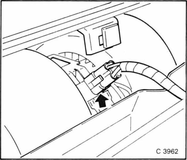 Opel Omega Reparaturanleitung. Heizgebläse prüfen/aus- und einbauen