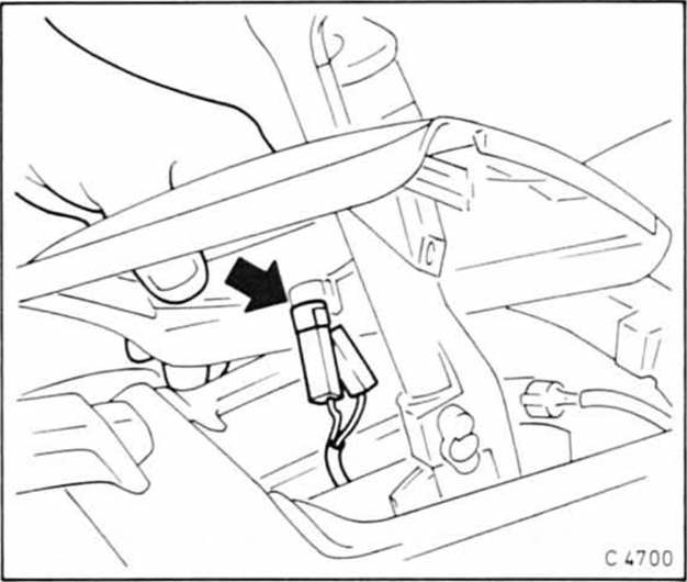 Opel Omega Reparaturanleitung. Mittelkonsole aus- und einbauen 