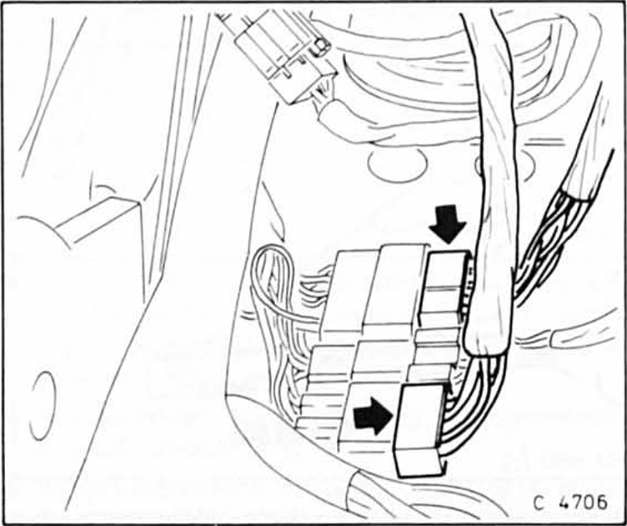 Opel Omega Reparaturanleitung. Mittelkonsole aus- und einbauen 