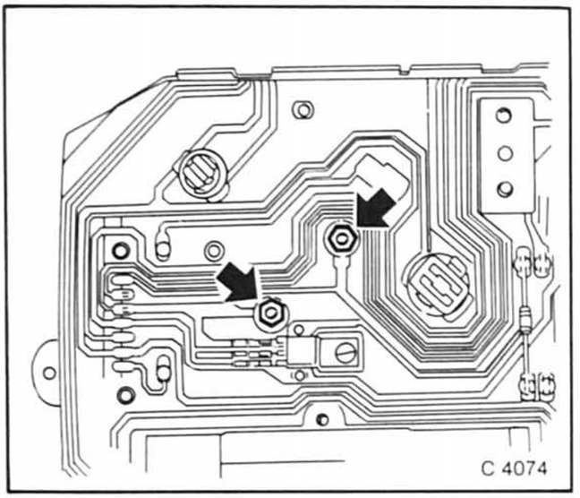 Opel Omega Reparaturanleitung. Kraftstoffanzeigegerät beim zeigerinstrument ohne drehzahlmesser