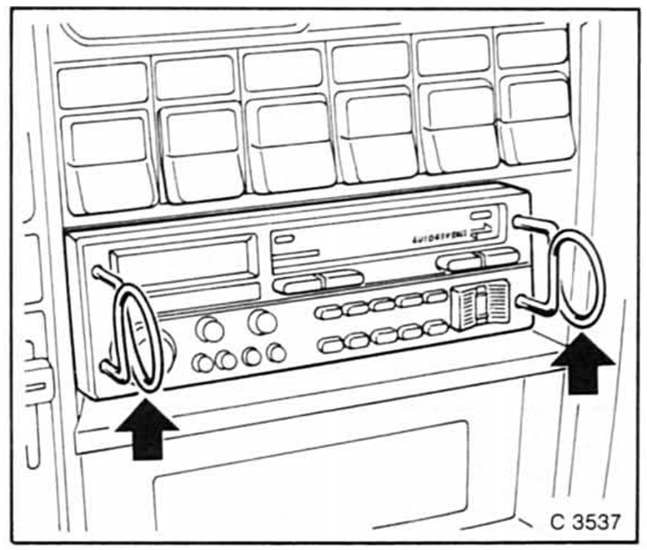 Opel Omega Reparaturanleitung. Radio aus- und einbauen