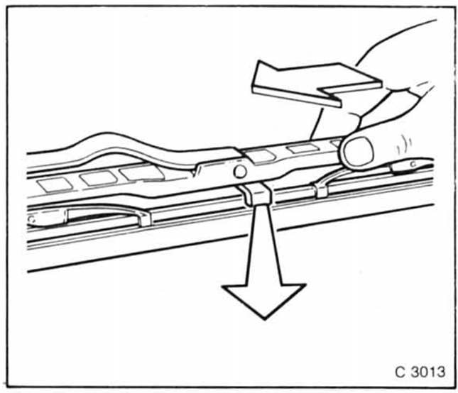 Opel Omega Reparaturanleitung. Scheibenwischergummi ersetzen