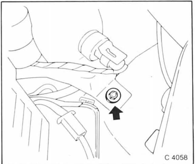 Opel Omega Reparaturanleitung. Pumpe für scheibenwaschanlage aus- und einbauen 