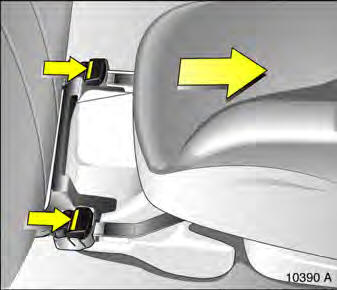 Opel Omega. Kindersicherheitssitz ausbauen
