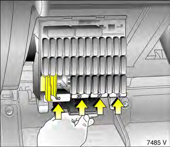 Opel Omega. Sicherungskasten